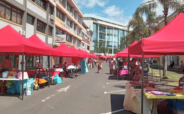 Un marché de Noël en demi-teinte