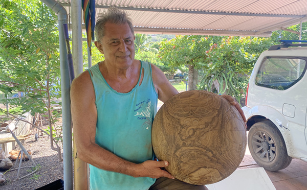 Damien Hoturau, sculpteur marquisien : entre tradition et transmission
