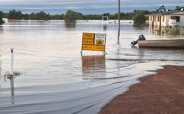 Des centaines de personnes évacuées à cause d'inondations dans le nord-est de l'Australie