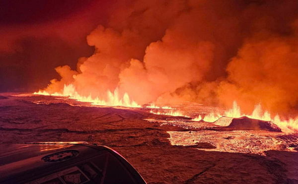 Islande: un volcan en éruption après des semaines d'activité sismique