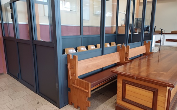 ​Le dealer d'ice balancé par son client