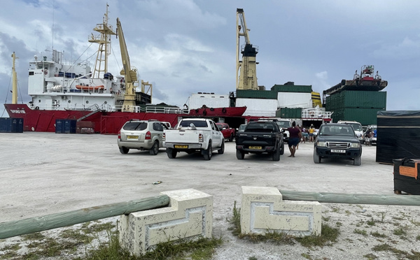 ​Hao fait le plein de marchandises pour les fêtes