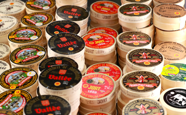 Boîtes de camembert: Bruxelles veut "apaiser les passions"