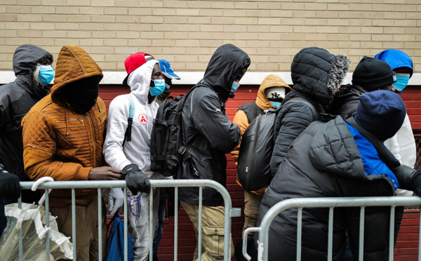 14 bus en une seule nuit: New York veut limiter les arrivées de migrants en autocar du Texas