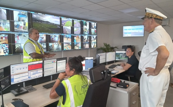 Éric Spitz auprès des agents mobilisés pour la Saint-Sylvestre