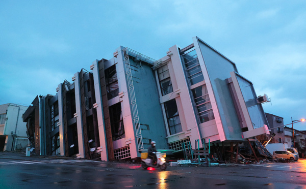 Japon: 73 morts après le séisme du Nouvel An, la pluie complique les secours