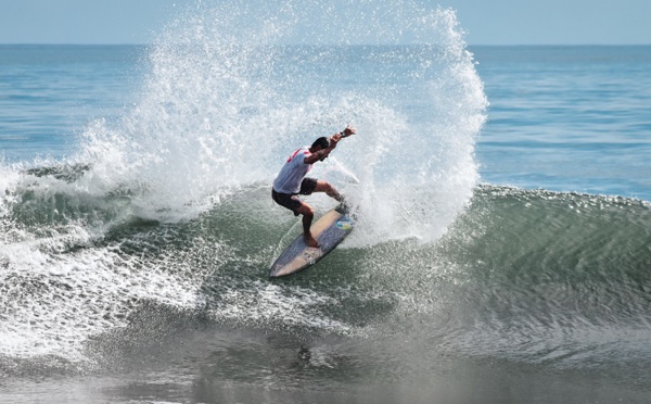 Hira Teriinatoofa à la tête du relais olympique