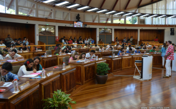 Taure'a Ma'ohi : des collégiens citoyens et concentrés à l'Assemblée