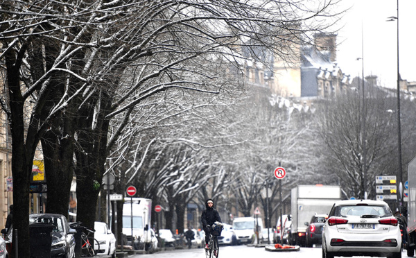 Chutes de neige et pluies verglaçantes dans le nord de la France, pas de perturbations majeures