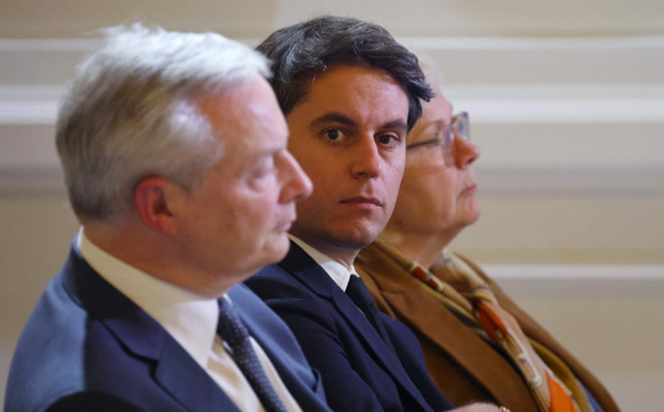 Le camp Macron en service après-vente, les oppositions n'achètent pas