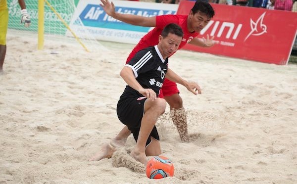 Beachsoccer – Tahiti vs Suisse : Un match de folie, fratricide, remporté par les Suisses 8 à 7.
