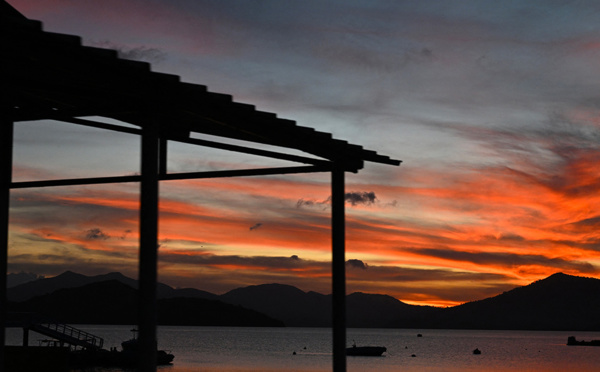 Début du démantèlement d'un camp de demandeurs d'asile africains à Mayotte