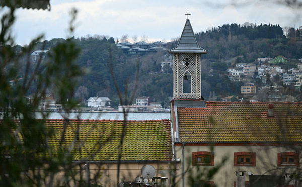 Attaque dans une église catholique d'Istanbul: un mort, les deux assaillants arrêtés