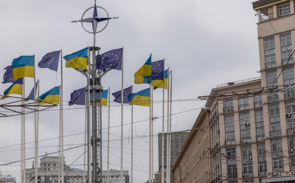 L'UE, Hongrie comprise, valide une aide à l'Ukraine de 50 milliards d'euros