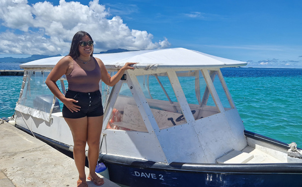 Hina, pilote de taxi boat à Taha’a : rencontre avec une femme inspirante