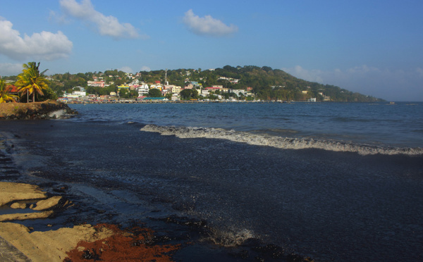 Trinité-et-Tobago: la marée noire toujours pas contenue