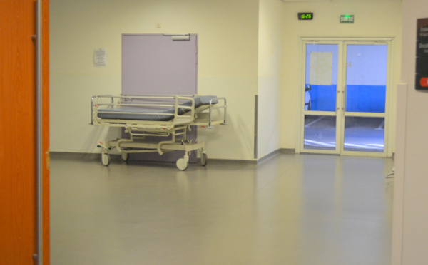 L'infirmier effectue une fellation sur un patient de l'hôpital psychiatrique