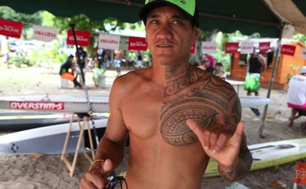 Waterman Tour #2 - Bruno Tauhiro reprend sa place de leader à Teva Poulain.