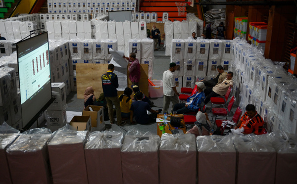 Les Indonésiens aux urnes, de la Papouasie à la capitale inondée