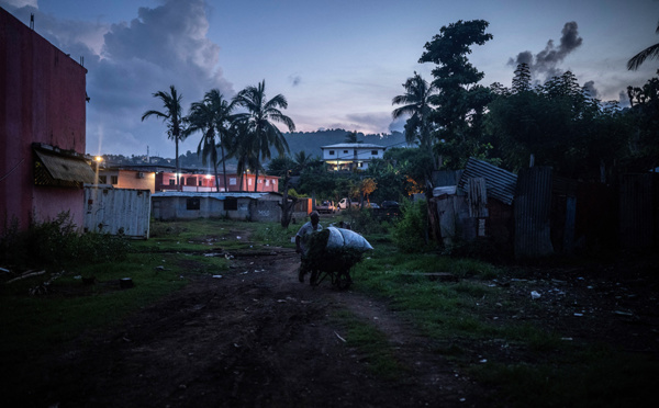 Macron défend la suppression du droit du sol à Mayotte
