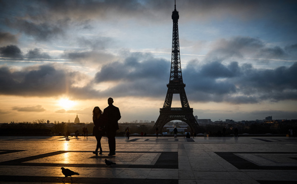 Les touristes privés de tour Eiffel en raison d'une grève reconductible