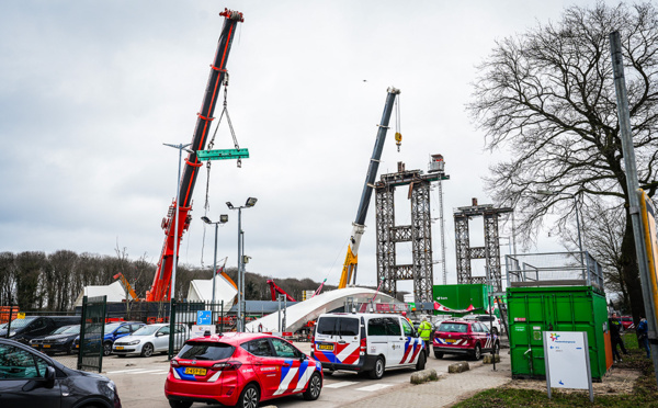 Pays-Bas: deux morts et deux blessés dans l'effondrement d'un pont