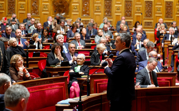 Nouvelle-Calédonie: le Sénat vote le report des élections provinciales, avant une réforme constitutionnelle