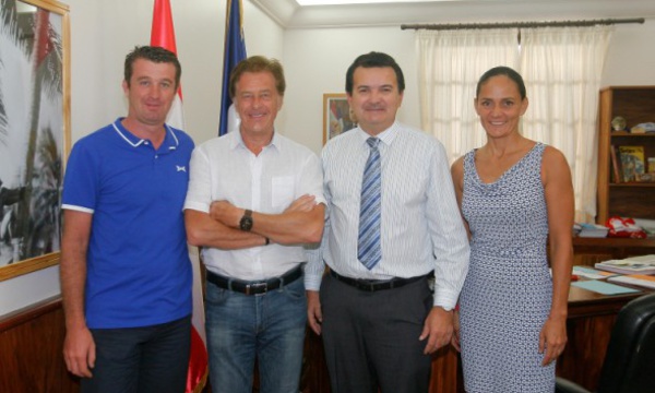 René Temeharo rencontre le journaliste sportif Henri Sannier
