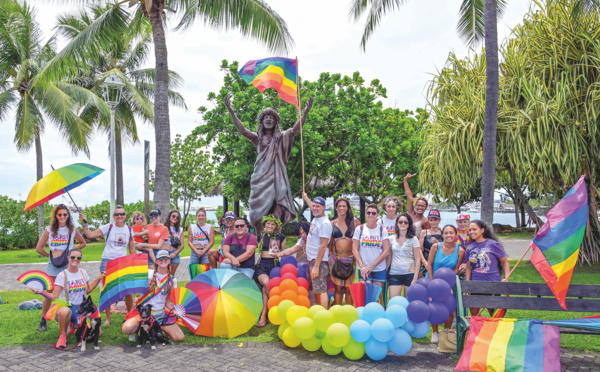 Une marche arc-en-ciel sous le signe du “Fa'atura”
