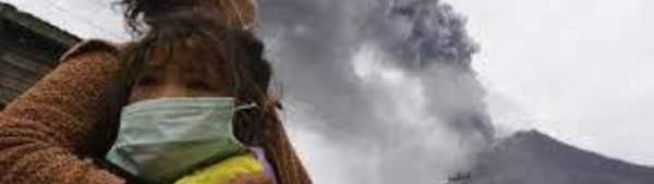 Indonésie: plus de 10.000 personnes évacuées après des éruptions du volcan Sinabung