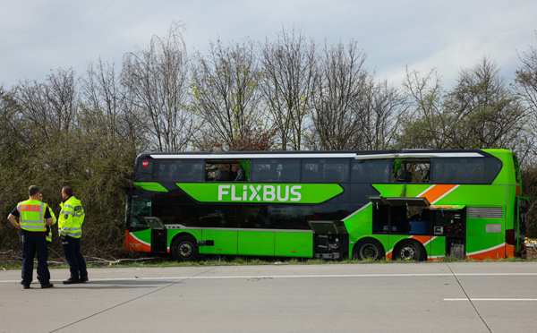 Allemagne: au moins cinq morts dans l'accident d'un car sur une autoroute