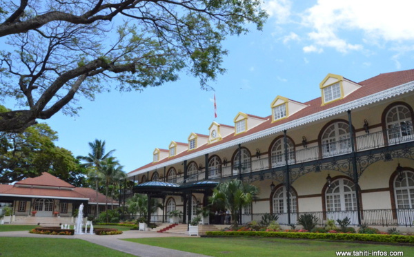 Emplois fictifs : le Pays chiffre son préjudice à "plus d’un milliard"