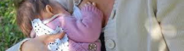 Une Australienne tatouée gagne son combat judiciaire pour allaiter