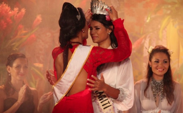 Vaimiti Teiefitu élue Miss Tahiti 2015