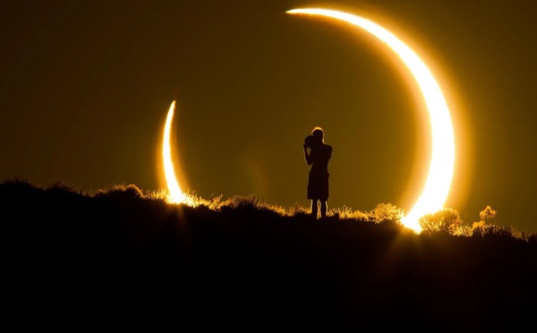 Une éclipse solaire partielle en vue