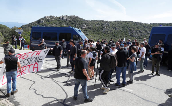 Corse: manifestation indépendantiste sur une route vers la villa de Gabriel Attal