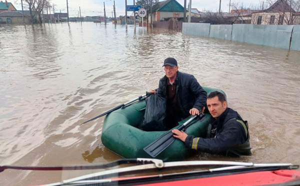Inondations: situation "très tendue" en Russie, 100.000 personnes évacuées surtout au Kazakhstan