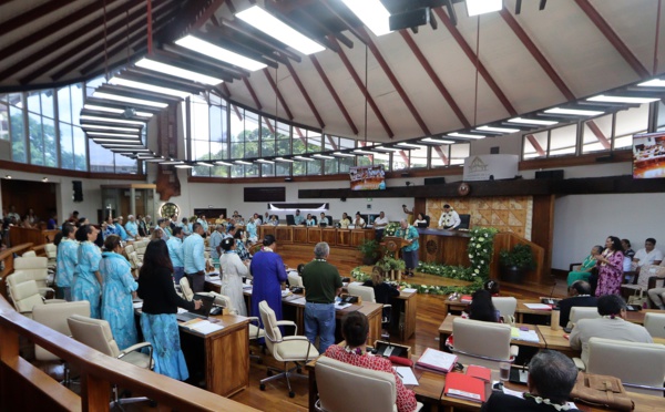 ​Brotherson met la majorité au garde-à-vous