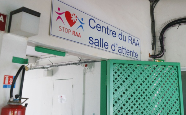 Le docteur Viali au centre de RAA