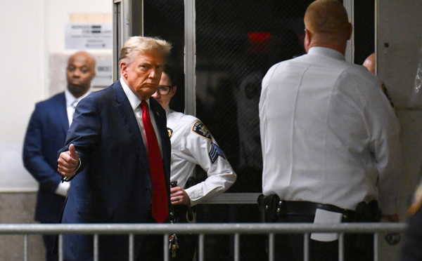 Trump dénonce une "attaque contre l'Amérique" au premier jour de son procès historique