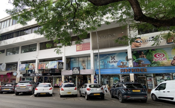 Hurley, Vans, RVCA... la concurrence déloyale de revendeurs de surfwear sur Facebook