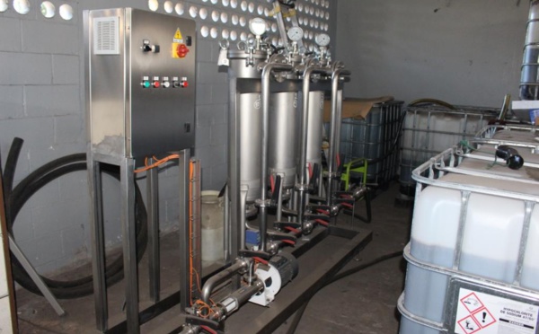 Une machine pour recycler les huiles minérales