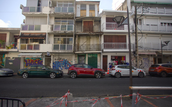 A Pointe-à-Pitre, une première nuit de couvre-feu pour les mineurs