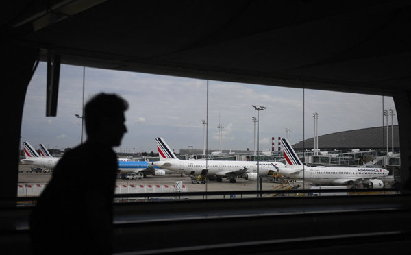 Contrôleurs aériens: nombreuses annulations de vols jeudi malgré un accord in extremis