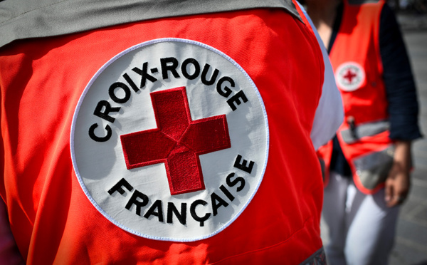 Evénements climatiques extrêmes: la Croix-Rouge souhaite un sac d'urgence par Français