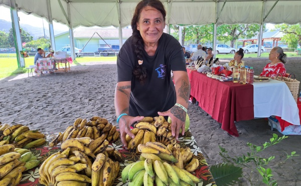 “Il y a beaucoup de personnes qui font de belles choses dans leur coin, alors autant se réunir pour se faire connaître”, estime Hina Matahuira, agricultrice (Crédit : Anne-Charlotte Lehartel).