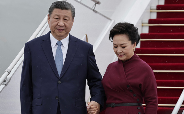 Xi Jinping veut "oeuvrer avec la France" à "résoudre la crise" en Ukraine
