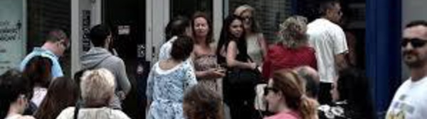 Grèce: quand le distributeur bancaire le plus proche est sur l'île voisine