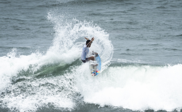 Surf : Les Tahitiens dos au mur au Salvador