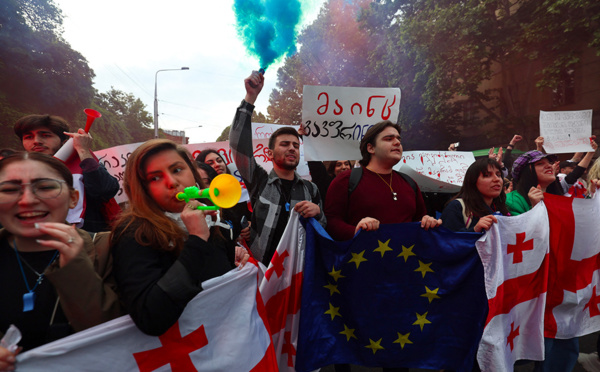 Loi sur l'"influence étrangère" en Géorgie: des milliers de manifestants malgré les mises en garde